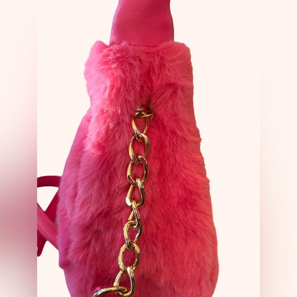 Juicy Couture NWT Faux Fur Pink Flash Crossbody Bag & Heart Earrings (P139) - Picture 3 of 12